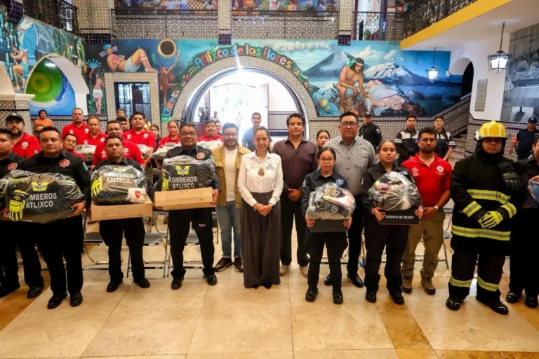 Ariadna Ayala equipa a Protección Civil, Bomberos y Paramédicos de Atlixco