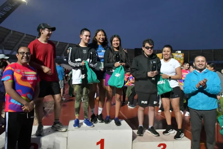 Realiza BUAP carrera nocturna de Enfermería