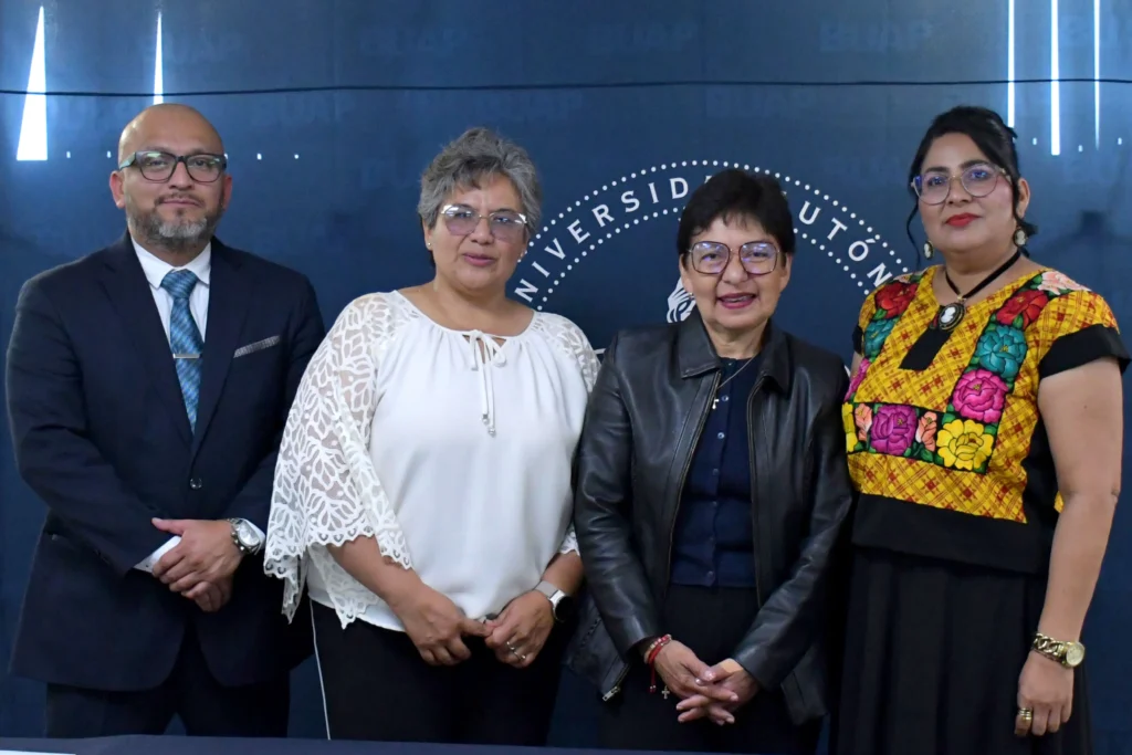 Rectora Lilia Cedillo toma protesta a directora electa de la preparatoria “Lic. Benito Juárez García”