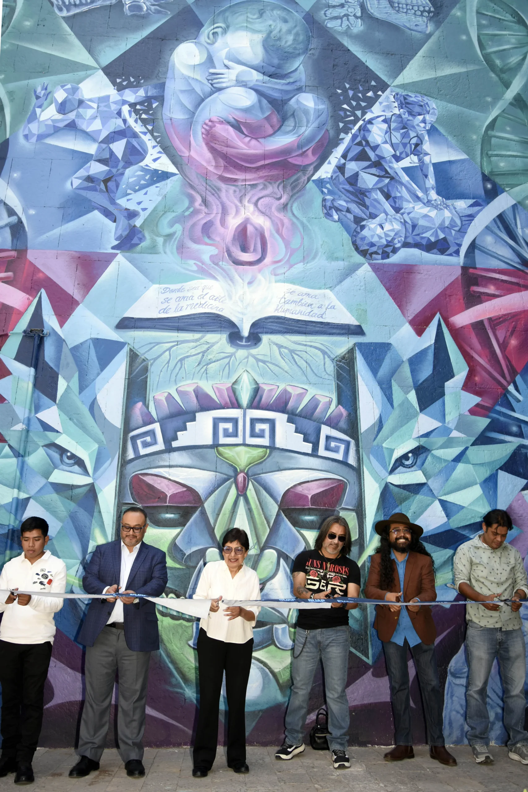 Inaugura Rectora Lilia Cedillo mural en la Facultad de Medicina