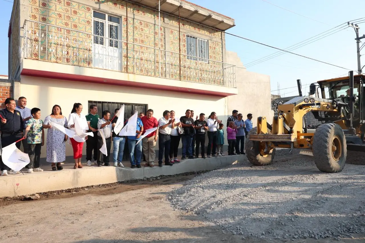 Atlixco mejora vialidades; Ariadna Ayala inicia construcción de calle