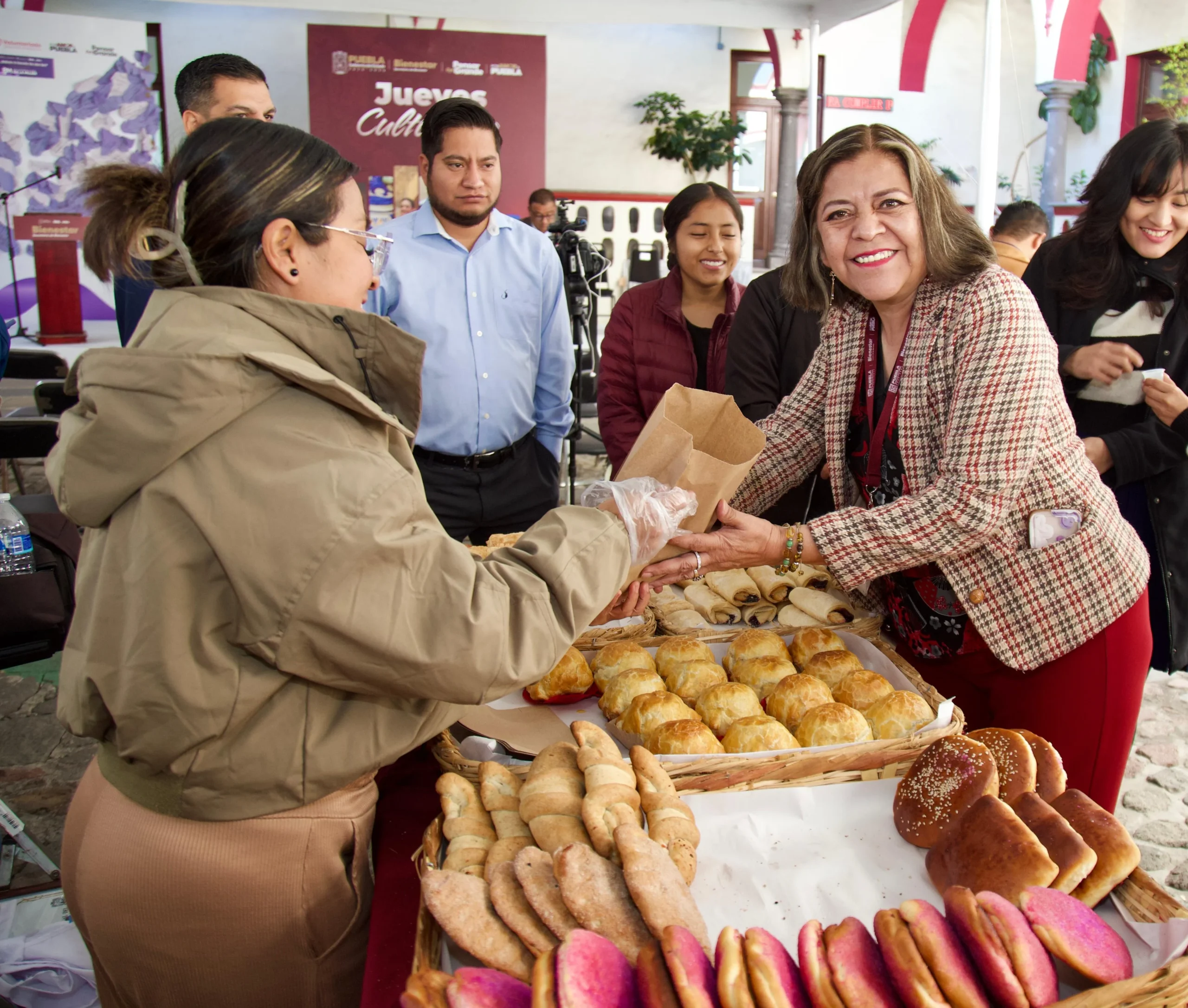 Liderazgo de mujeres marcan diferencia en toda tarea, resalta Laura Artemisa