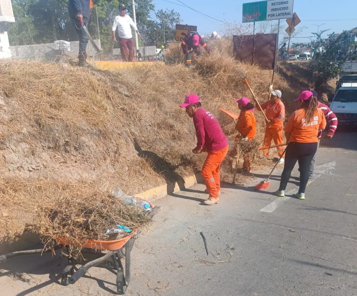 En Acatlán refuerzan acciones de limpieza en espacios públicos