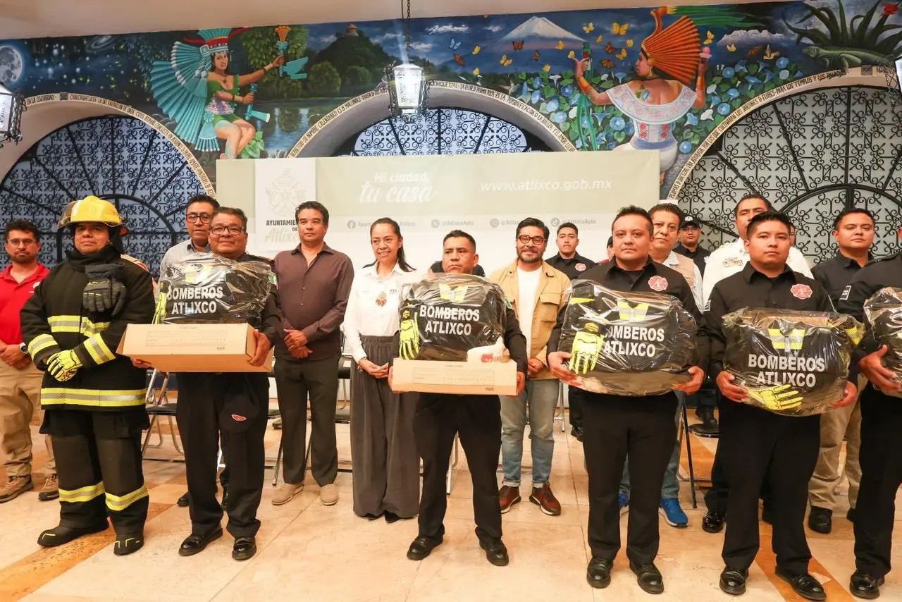 Ariadna Ayala equipa a Protección Civil, Bomberos y Paramédicos de Atlixco