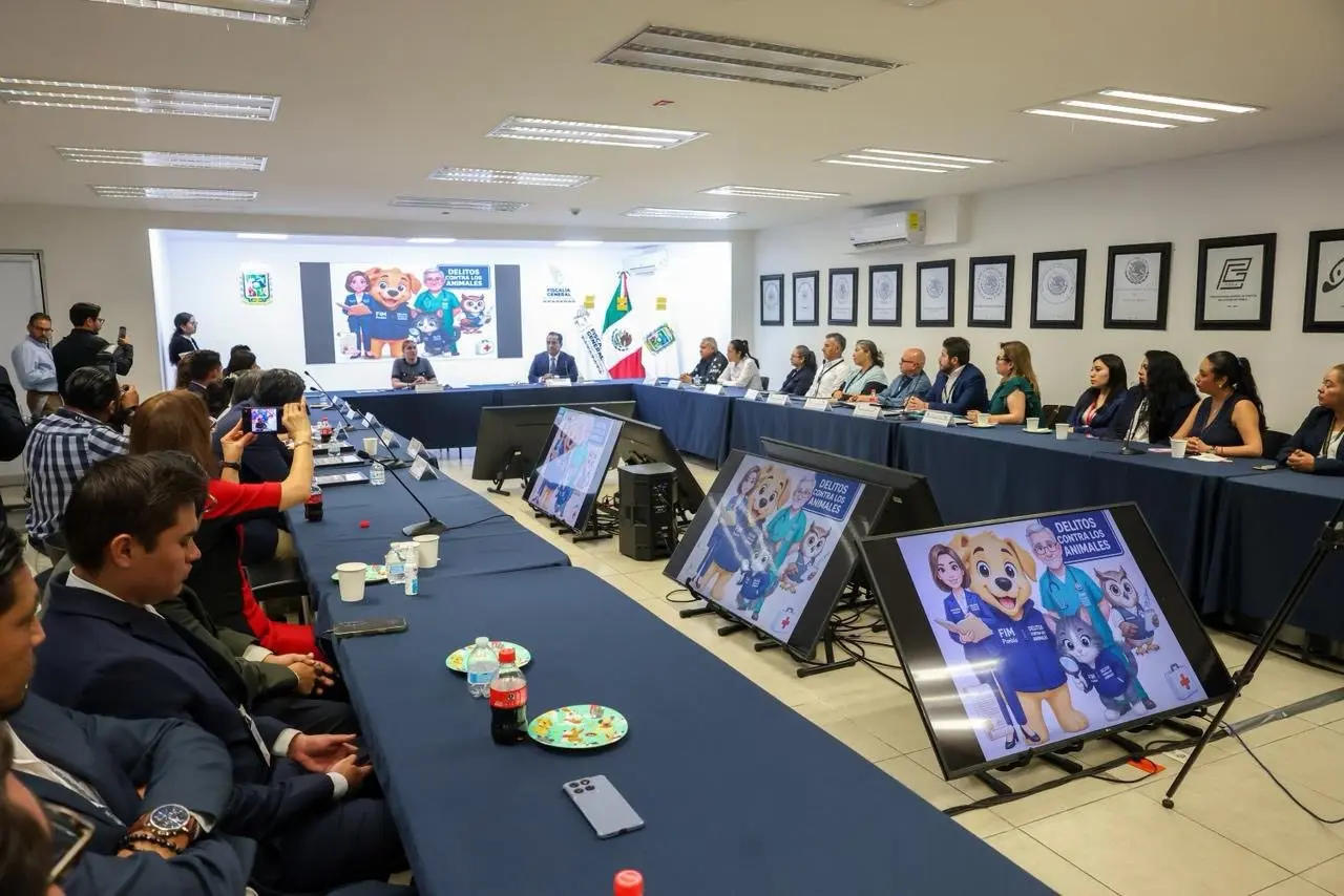 Fiscalía reconoce trabajo de Bienestar Animal en Atlixco; Ariadna Ayala recibe distintivo
