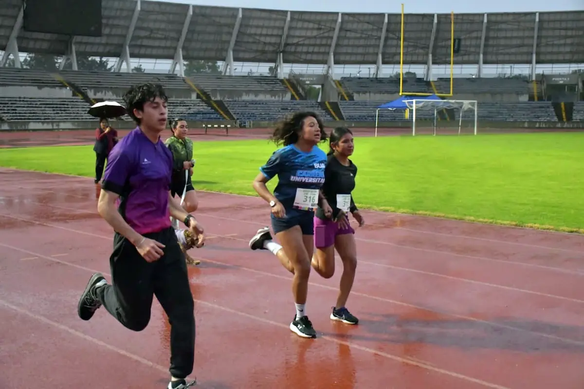 Realiza BUAP carrera nocturna de Enfermería