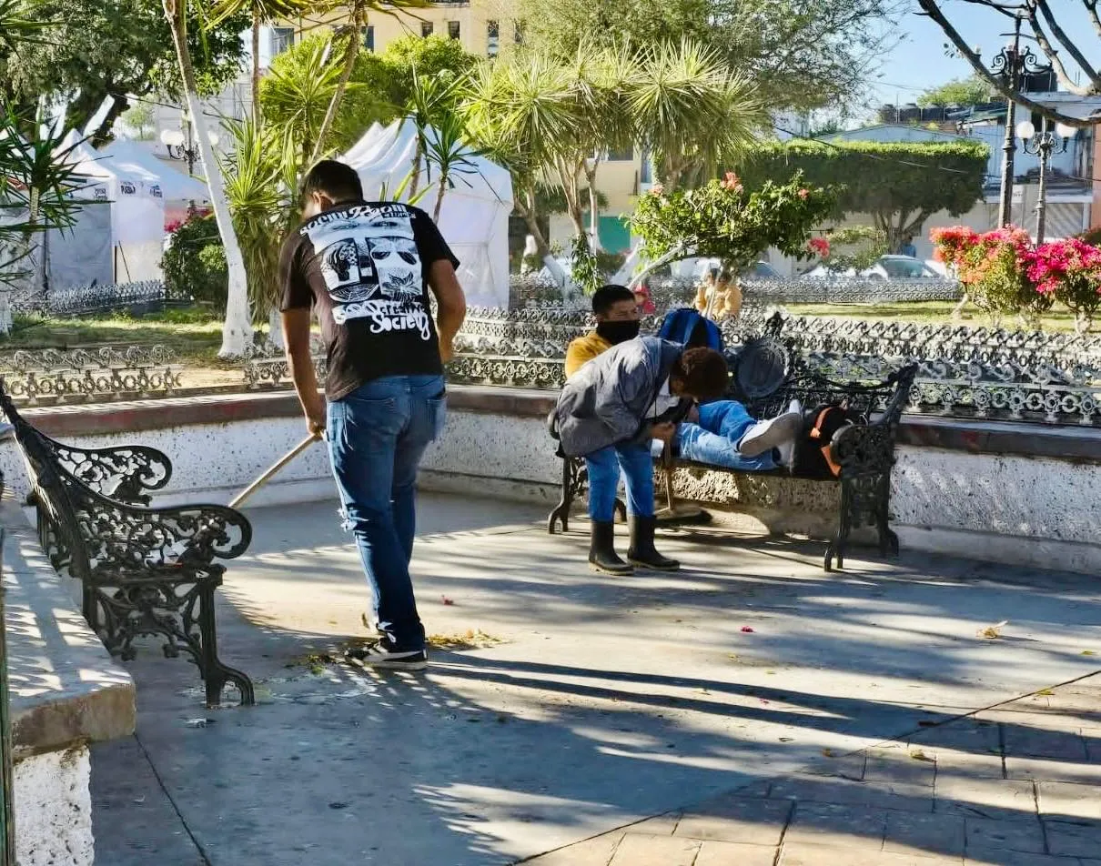 Suma esfuerzos Gobierno de Acatlán con el SEDIF en faena comunitaria