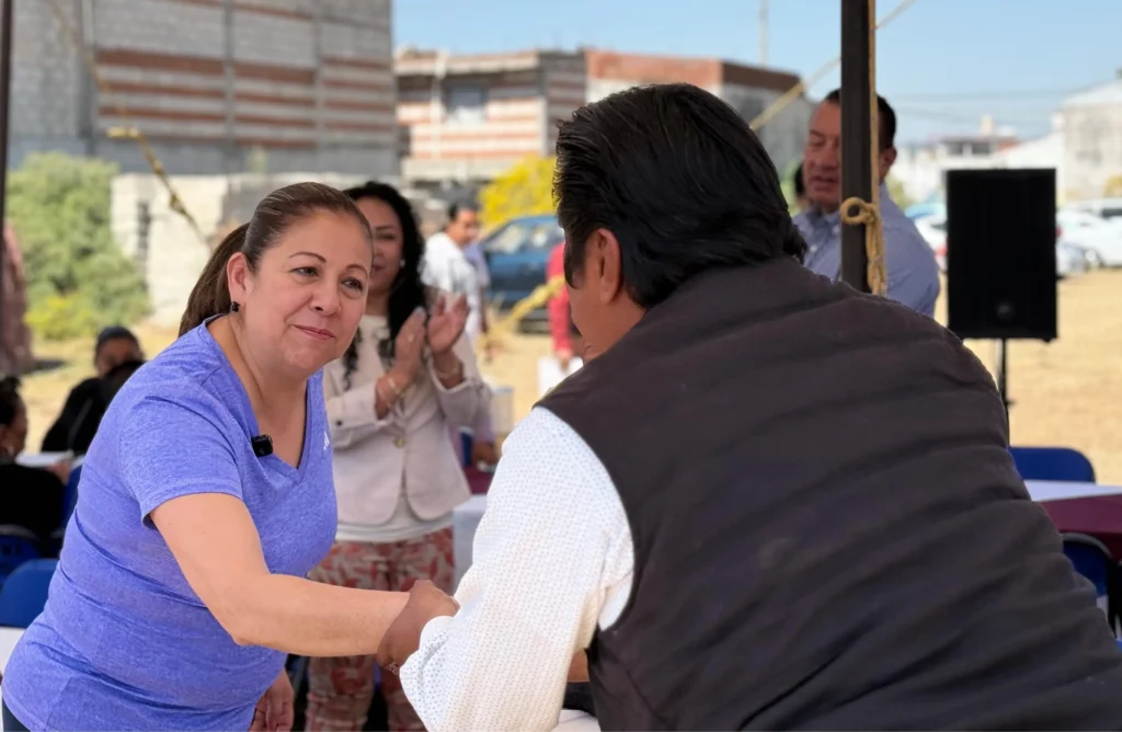 Trabajo en territorio, vital para entender necesidades, asegura Laura Artemisa