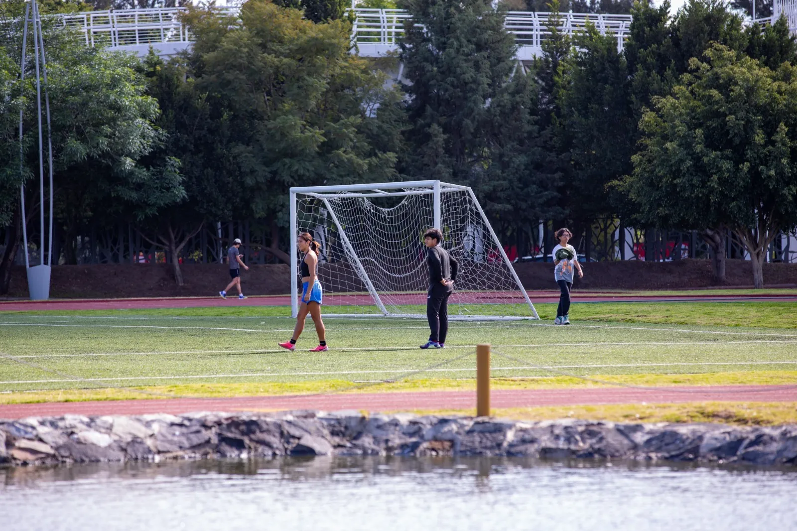 Parques estatales operan con horario normal