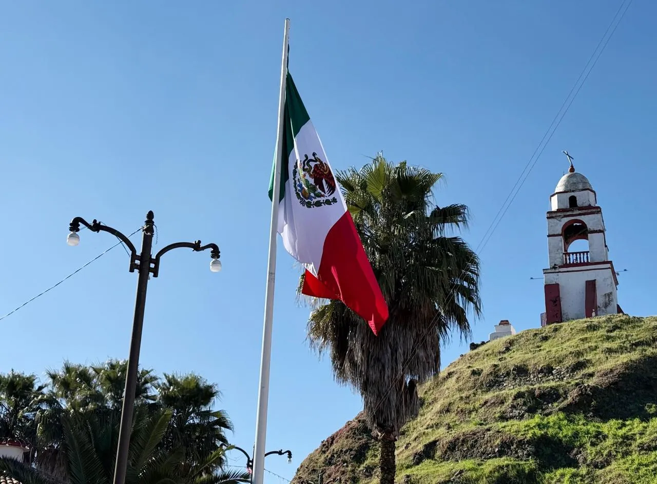 Con liderazgo y visión, Baltazar Narciso fortalece identidad y valores en el Día de la Bandera