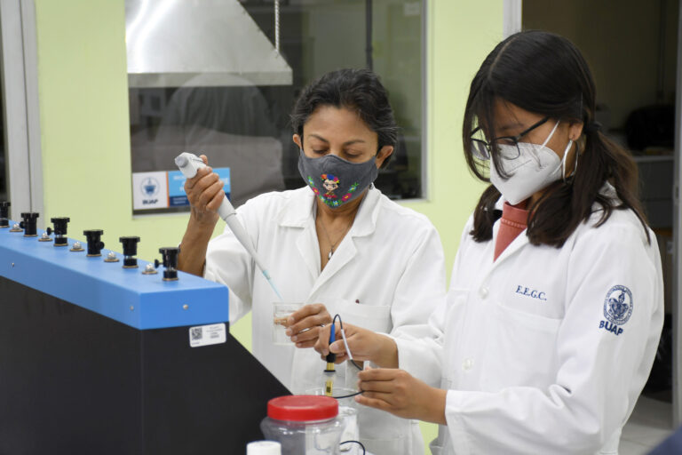 B Mujeres en la Ciencia
