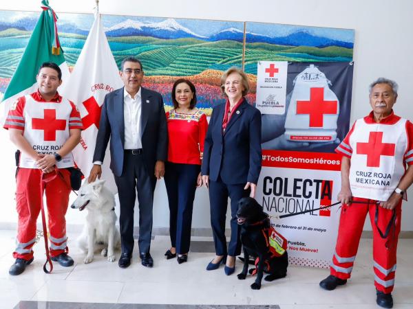 Encabeza Sergio Salomón y Gaby Bonilla inicio de la colecta 2024 de Cruza Roja 