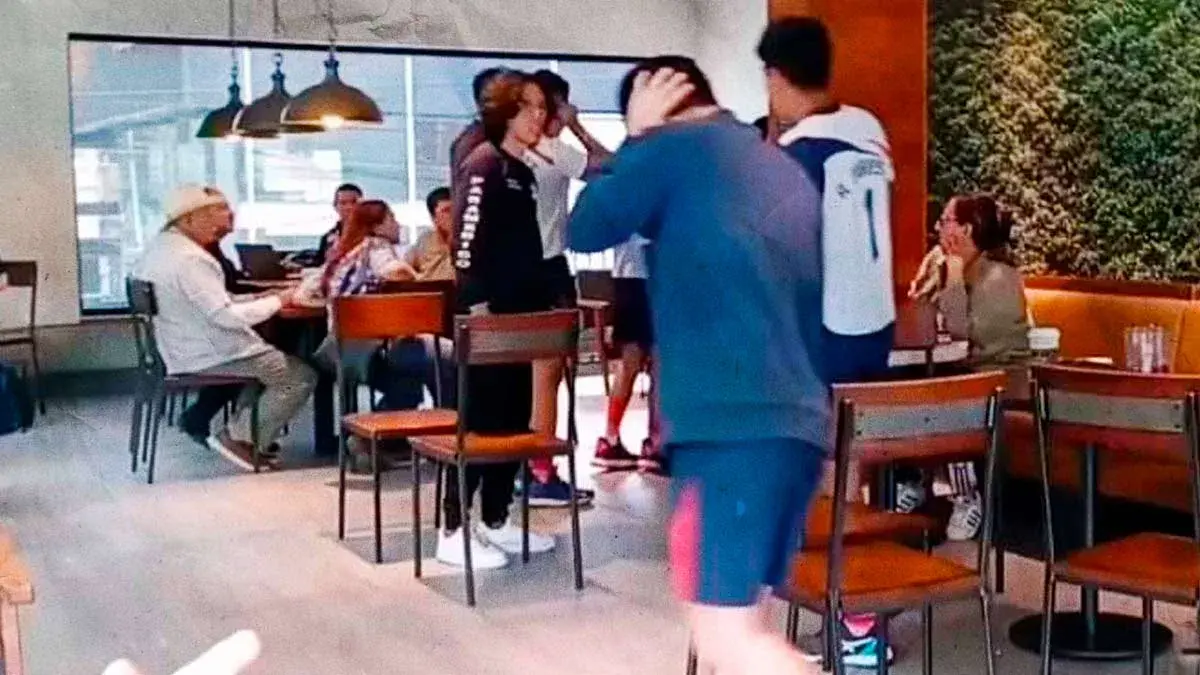 Explota-audIfono-de-un-estudiante-dentro-de-Starbucks-de-la-31-Oriente