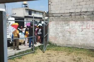 antorchistas_retienen_a_empleados_de_agua_de_puebla