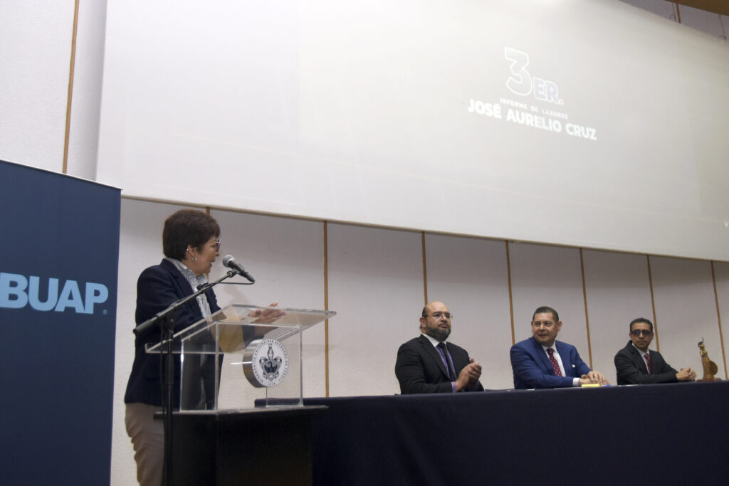 Entrega Facultad de Administración la Minerva al Mérito Académico al gobernador electo Alejandro Armenta