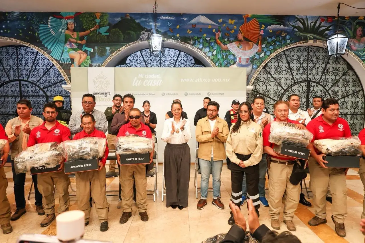 Ariadna Ayala equipa a Protección Civil, Bomberos y Paramédicos de Atlixco