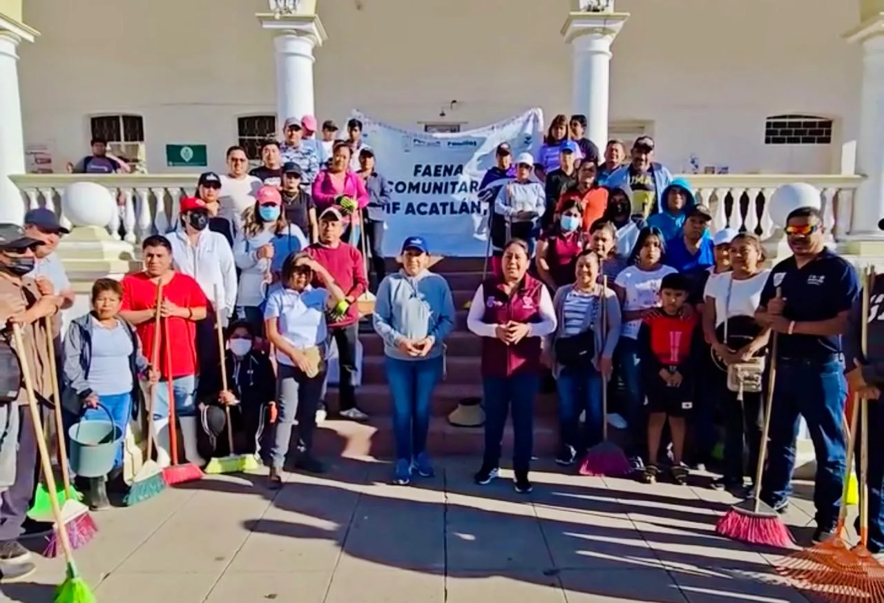 Suma esfuerzos Gobierno de Acatlán con el SEDIF en faena comunitaria