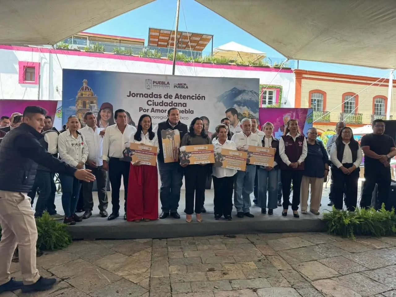 ATLIXCO RECIBE LA JORNADA “POR AMOR A PUEBLA”; ARIADNA AYALA DESTACA ATENCIÓN DIRECTA A LA POBLACIÓN