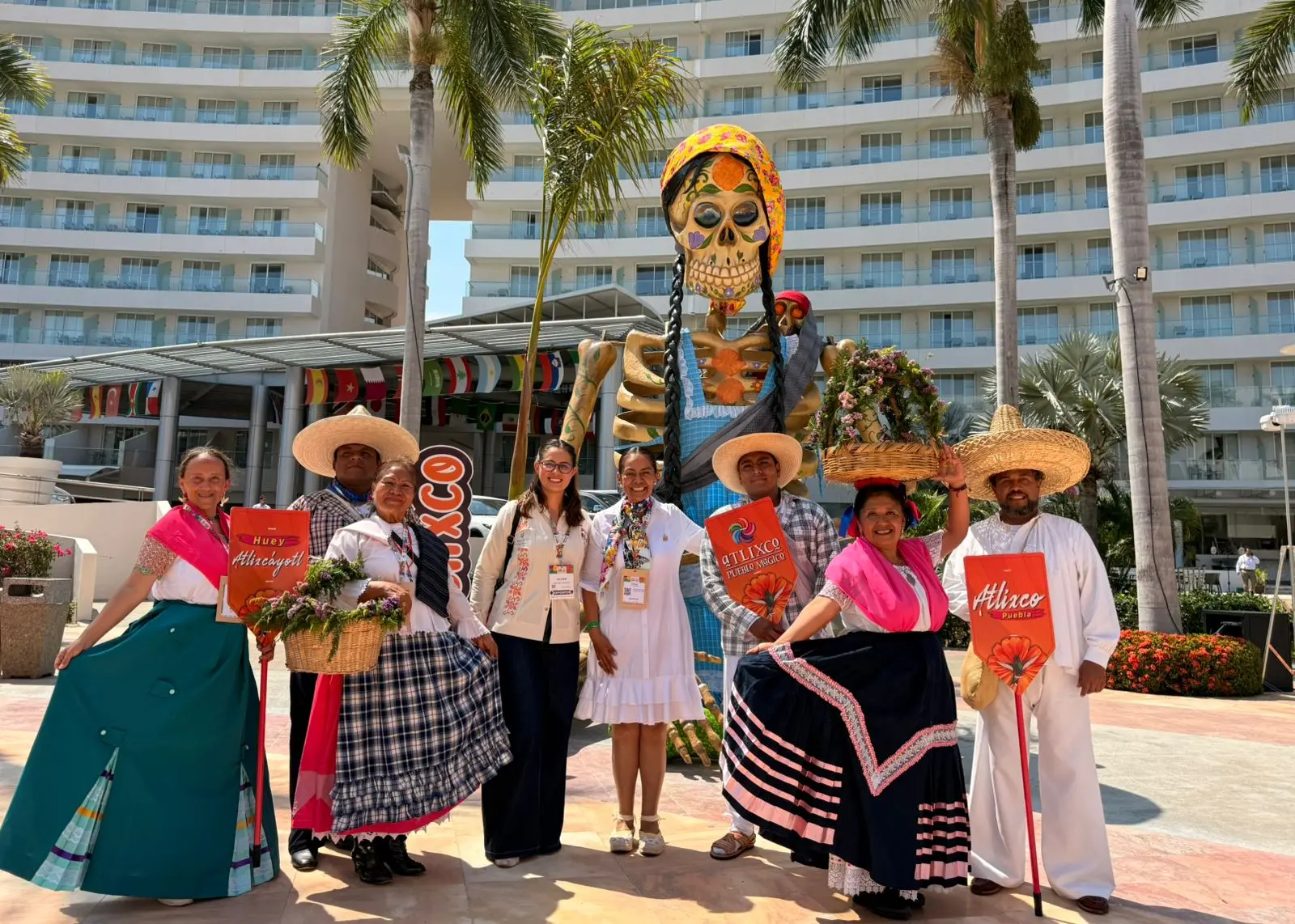 VALLE DE CATRINAS DE ATLIXCO LLEGA A ACAPULCO; ARIADNA AYALA AGRADECE AL GOBERNADOR EL APOYO