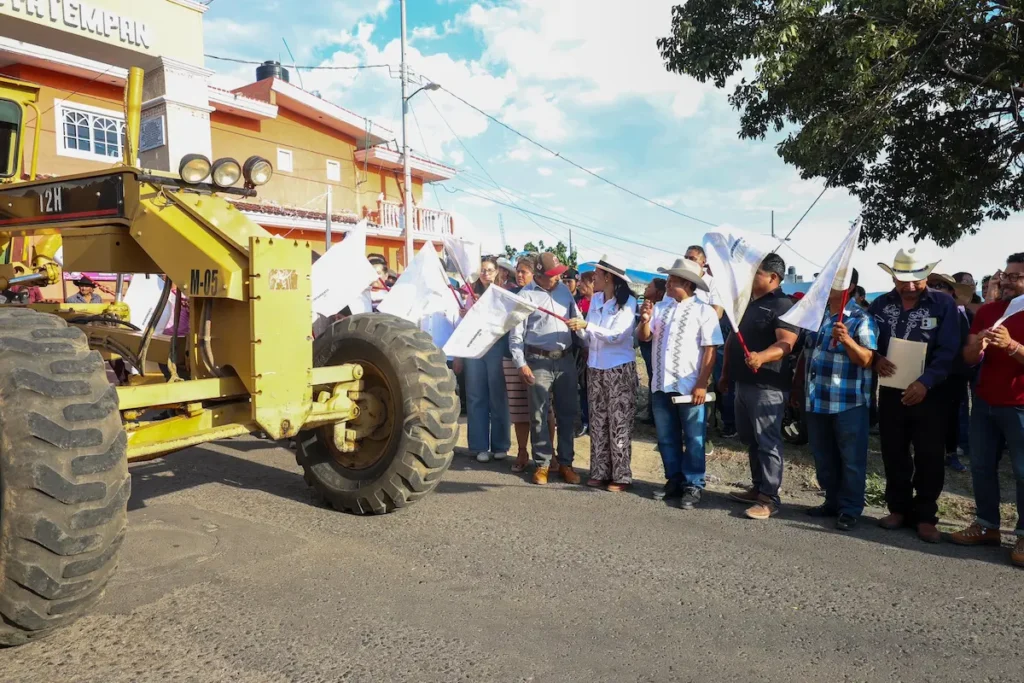 Justicia social en Atlixco: Ariadna Ayala inicia trascendente rehabilitación en importante vialidad