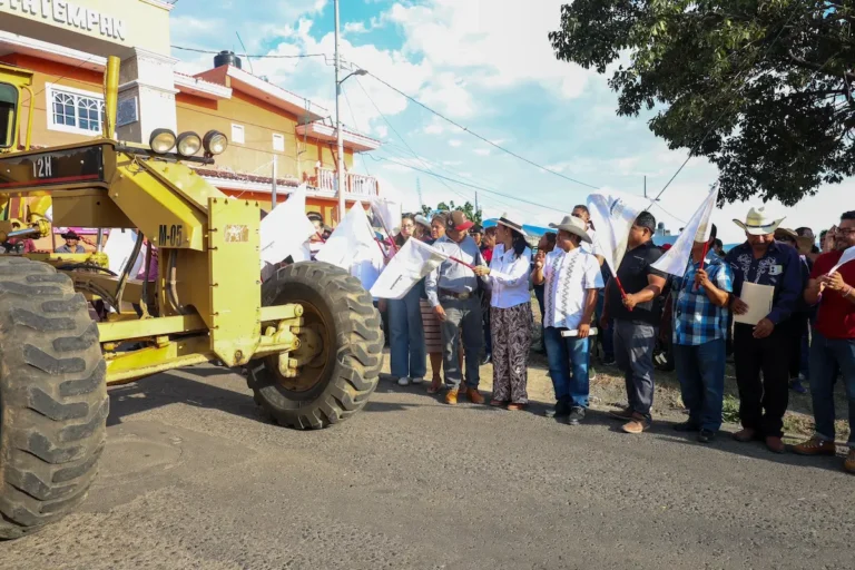 Justicia social en Atlixco: Ariadna Ayala inicia trascendente rehabilitación en importante vialidad