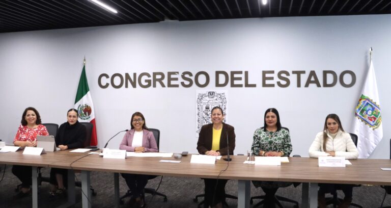 Fortalecer al magisterio poblano propone Laura Artemisa, para reconocer trayectoria