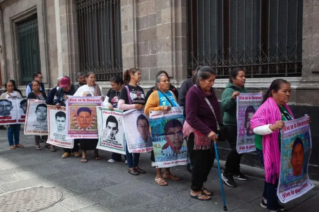 Padres de los 43 desaparecidos siguen esperando justicia a 12 años