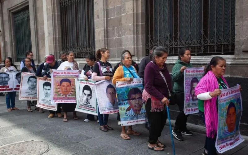 Padres de los 43 desaparecidos siguen esperando justicia a 12 años