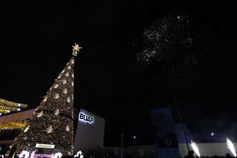 Ya hay fecha para el encendido del Árbol de Navidad de la BUAP