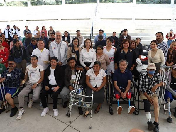 • En 2024 y con una inversión superior a los 10 millones 500 mil pesos, el SEDIF entregó 136 prótesis externas para 127 personas