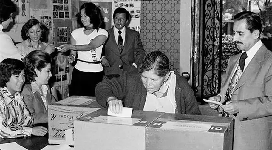 El día que las mujeres cambiaron las escobas por las urnas
