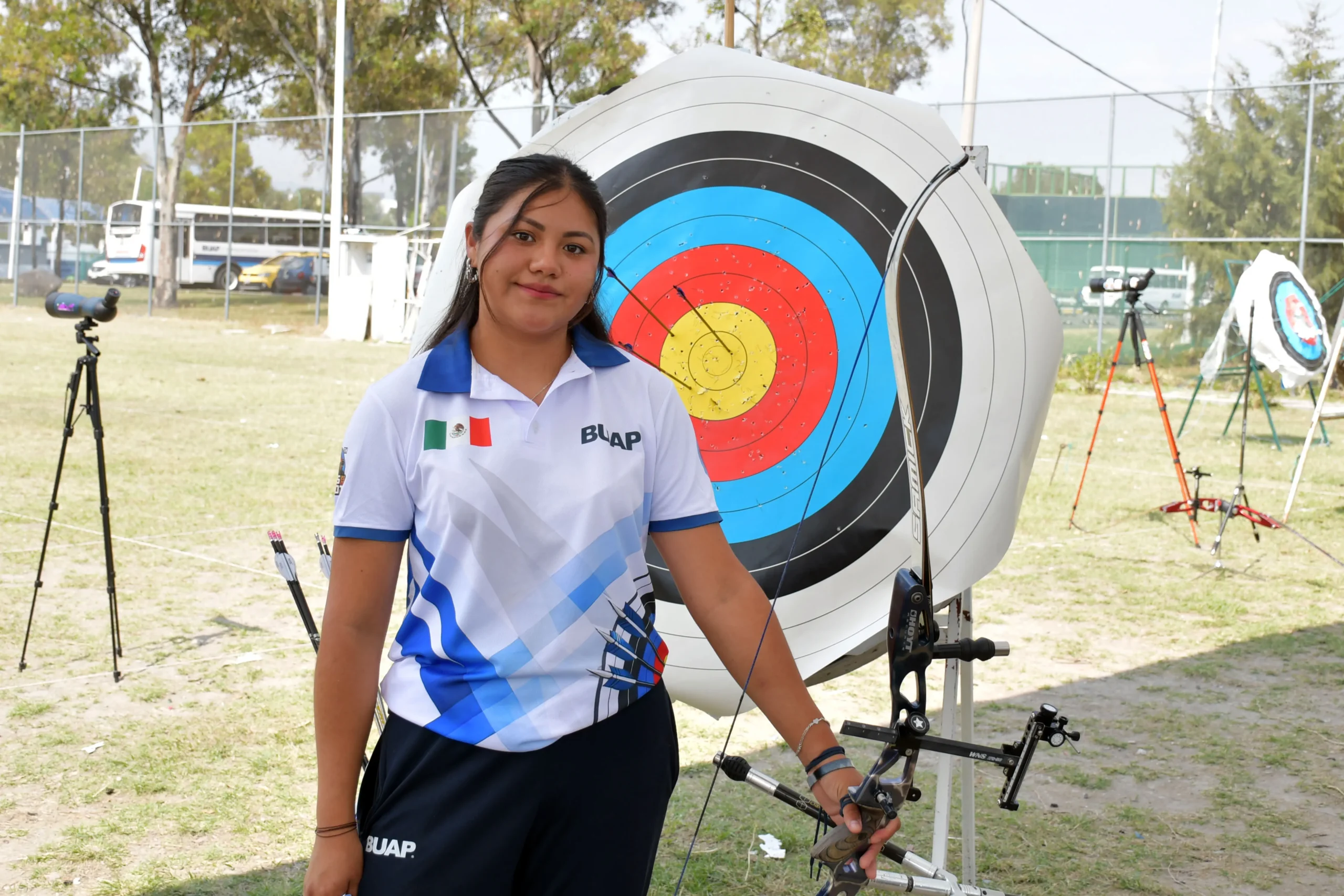 Destacan estudiantes BUAP en competencia internacional de tiro con arco