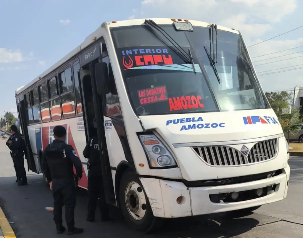 Ruta Puebla-Amozoc termina de costado en la autopista
