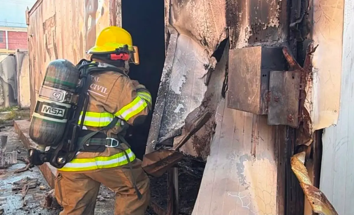 Inmueble en desuso termina incendiado en San Aparicio; esto se sabe