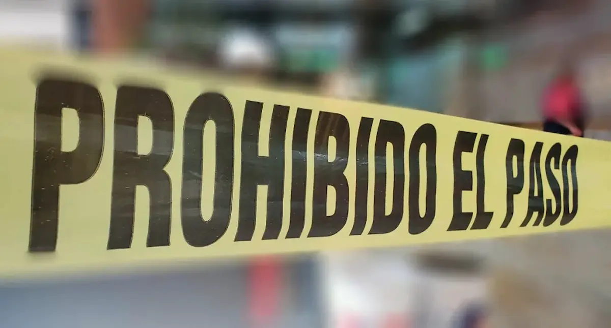 Encuentran el cuerpo de una mujer sin vida en Puente Negro, Puebla. Se investiga la posible causa de muerte.