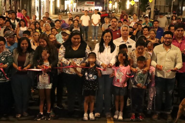 ARIADNA AYALA PRESIDENTA DE ATLIXCO, INAUGURA REHABILITACIÓN DE AVENIDA XALPATLACO.