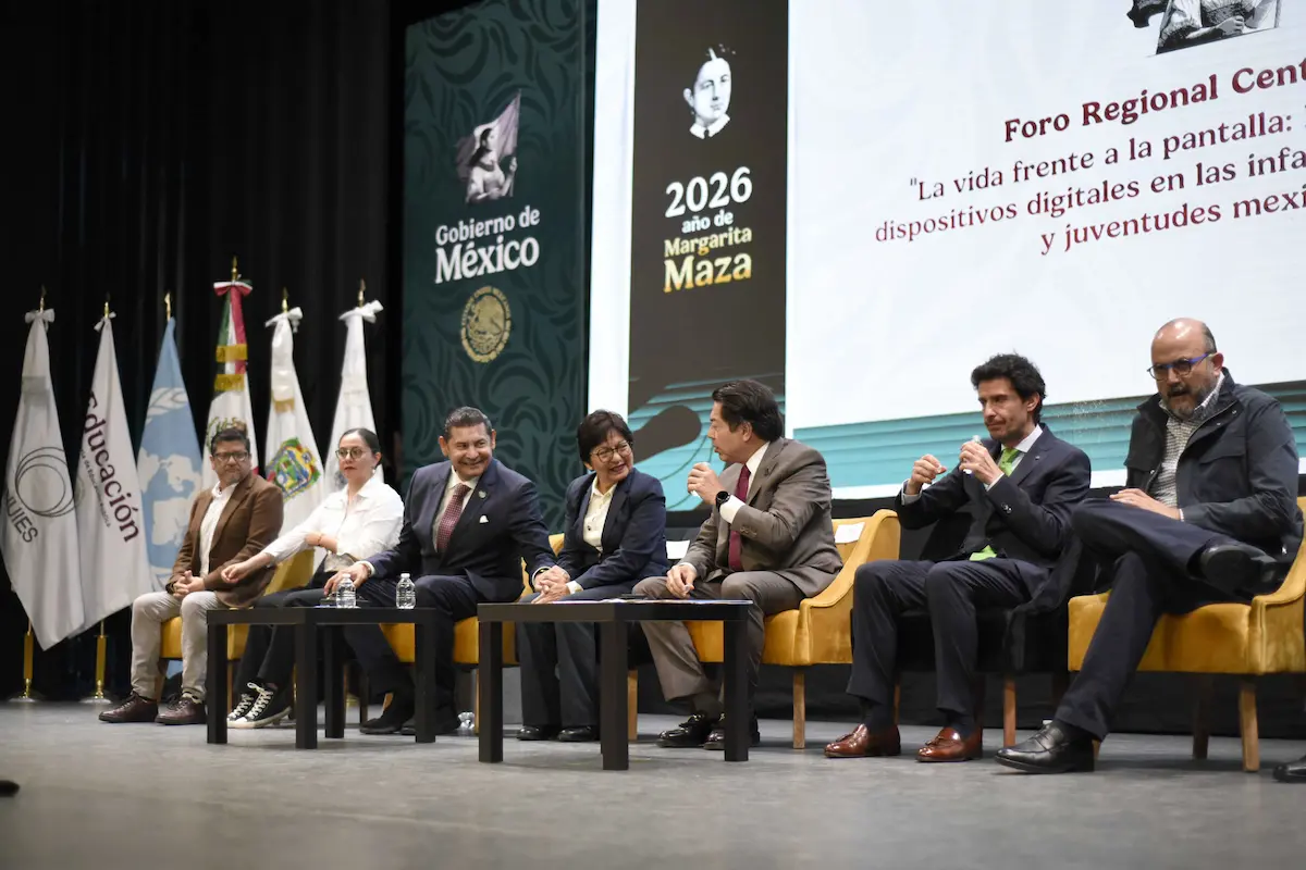 Analizan impacto de dispositivos digitales en niños y jóvenes en el Foro Regional Centro-Sur