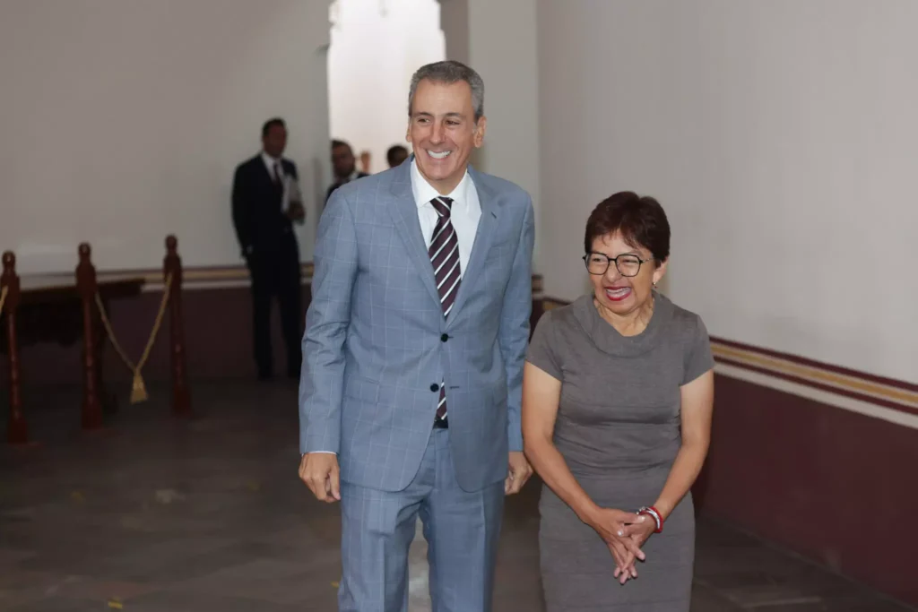 Ante el Consejo Universitario presenta sus propuestas candidato a la presidencia municipal de Puebla por la coalición Sigamos Haciendo Historia