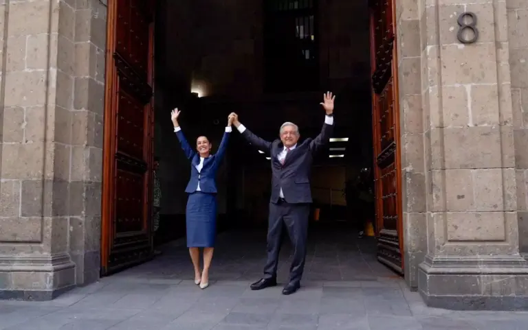 AMLO y Claudia Sheinbaum se reúnen en Palacio Nacional