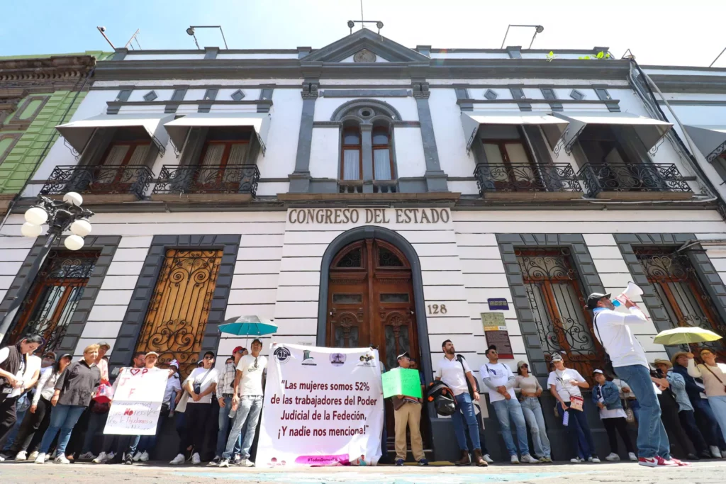 Puebla-congreso-del-estado-manifestación-trabajadores-del-poder-judicial-federal