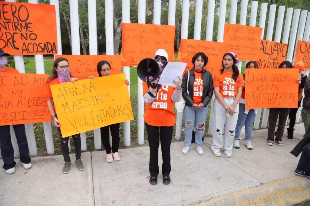 Tec-de-Monterrey-Puebla-Alumnas-Maestras-se-manifiestan-por acoso-sexual