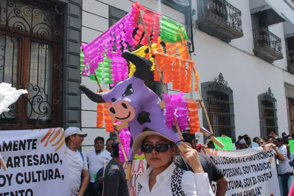 puebla-congreso-de-puebla-pirotecnia-manifestación