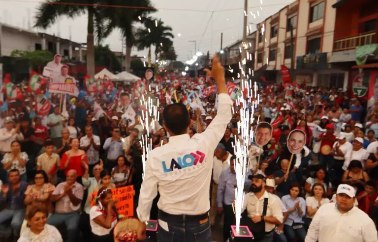 LALO RIVERA RECIBE BASTÓN DE MANDO EN V. CARRANZA