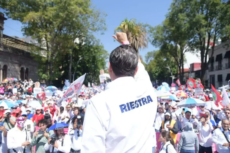 SE TOCARON MILES DE CORAZONES Y POR ESO VAMOS A GANAR: MARIO RIESTRA, ANTE MÁS DE 38 MIL PERSONAS
