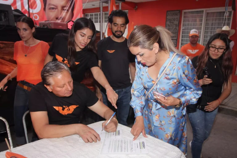 Fernando Morales firma agenda animalista en Zaragoza