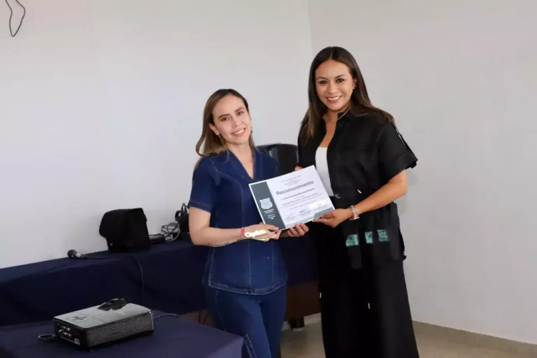 RECIBE CMERI ESPECIALISTAS EN REHABILITACIÓN DE PERSONAS CON DISCAPACIDAD