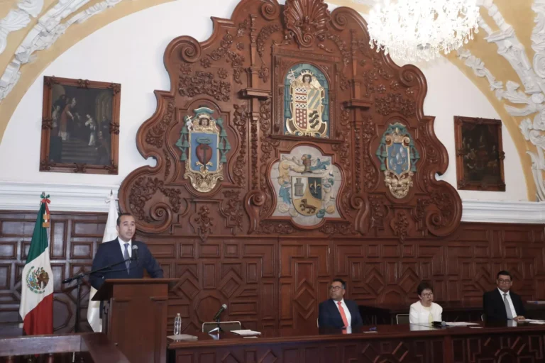 El candidato de la coalición Mejor Rumbo para Puebla presenta plan de gobierno municipal al Consejo Universitario