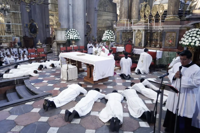 catedral-de-puebla-Arzobispo de Puebla ordena a 12 diáconos