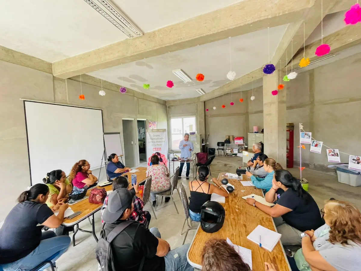Ariadna Ayala impulsa empoderamiento femenino con talleres de autoempleo