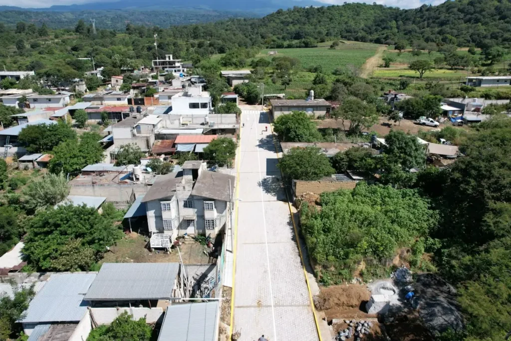 Ariadna Ayala realiza obras con sentido social en comunidades de Atlixco